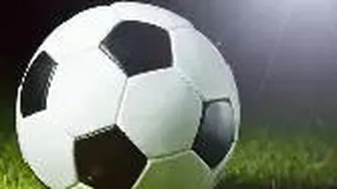 田震亲临山东网红“淄博大燕儿”家中，向女粉丝赠送珍贵吉他